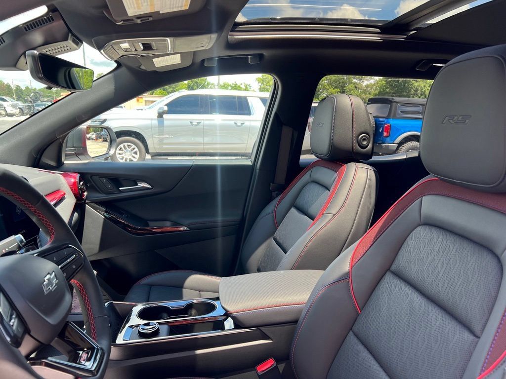 New 2026 Chevrolet Equinox RS w/ Convenience Package III FWD image 7