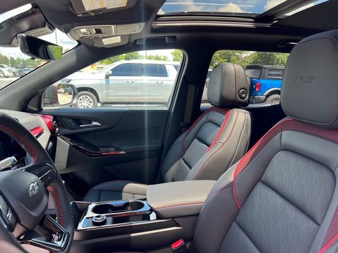 New 2026 Chevrolet Equinox RS w/ Convenience Package III FWD image 7