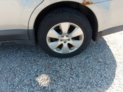 Used 2010 Subaru Outback 2.5i Limited AWD/4WD image 10