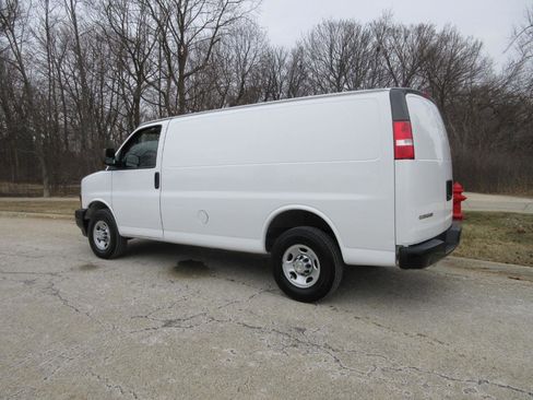 Used 2021 Chevrolet Express 2500 2500 Cargo w/ Driver Convenience Package image 29