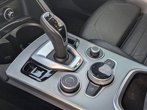 Used 2022 Alfa Romeo Stelvio Veloce image 11