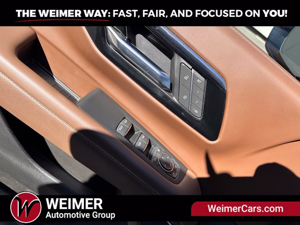 Used 2025 Chevrolet Suburban High Country AWD/4WD image 9
