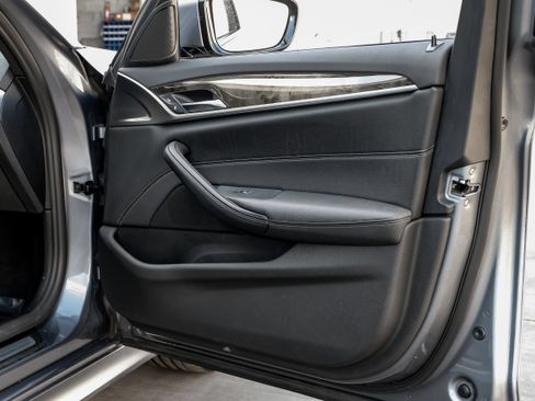 Used 2022 BMW 530e w/ M Sport Package RWD image 40