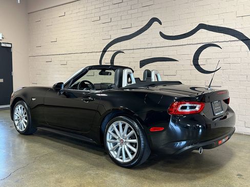 Used 2017 FIAT 124 Spider Lusso RWD image 10