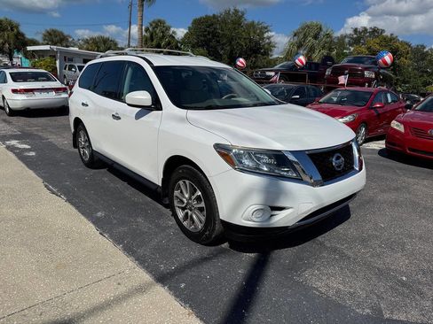 Used 2013 Nissan Pathfinder SV image 2