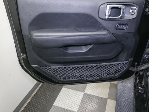 Used 2020 Jeep Wrangler Unlimited Sahara AWD/4WD image 40
