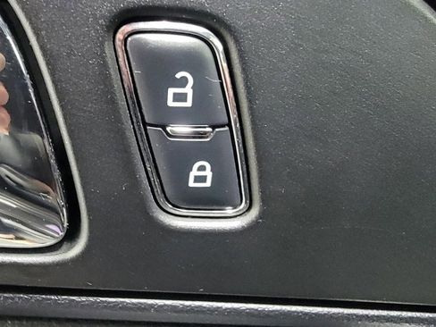 Used 2017 Ford Mustang Premium image 28