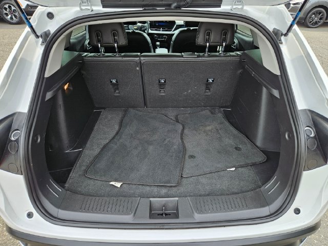 Used 2025 Chevrolet Trax LT FWD image 16