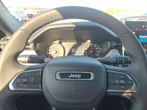 Used 2024 Jeep Compass Latitude AWD/4WD image 19