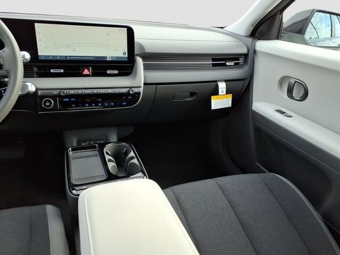 Used 2025 Hyundai Ioniq 5 SE image 9