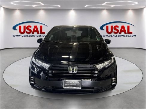 Used 2023 Honda Odyssey Sport image 2