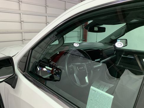 Used 2025 GMC Sierra 1500 SLT image 10