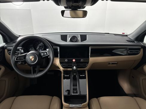 Certified 2025 Porsche Macan image 25