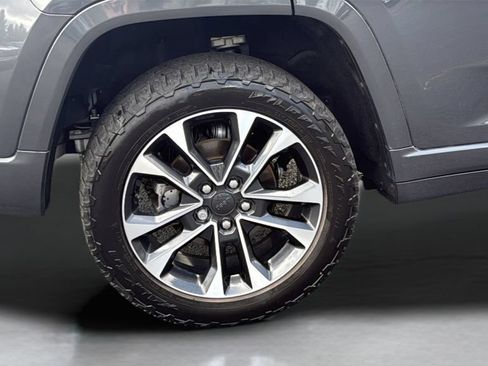 Used 2022 Jeep Grand Cherokee Overland AWD/4WD image 25