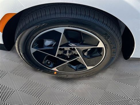 New 2025 Kia Soul EX image 31