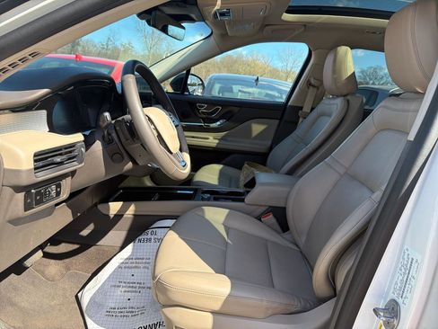 Used 2023 Lincoln Corsair AWD w/ Equipment Group 101A image 18