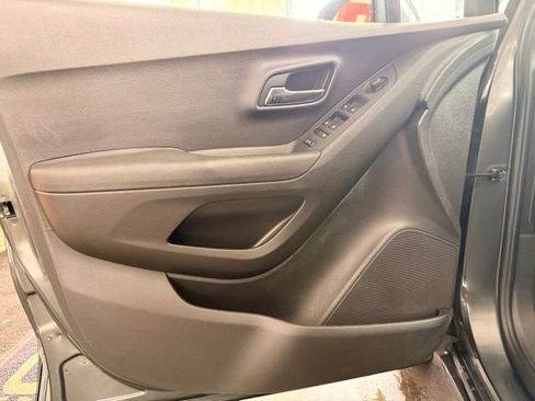 Used 2019 Chevrolet Trax LS FWD image 9