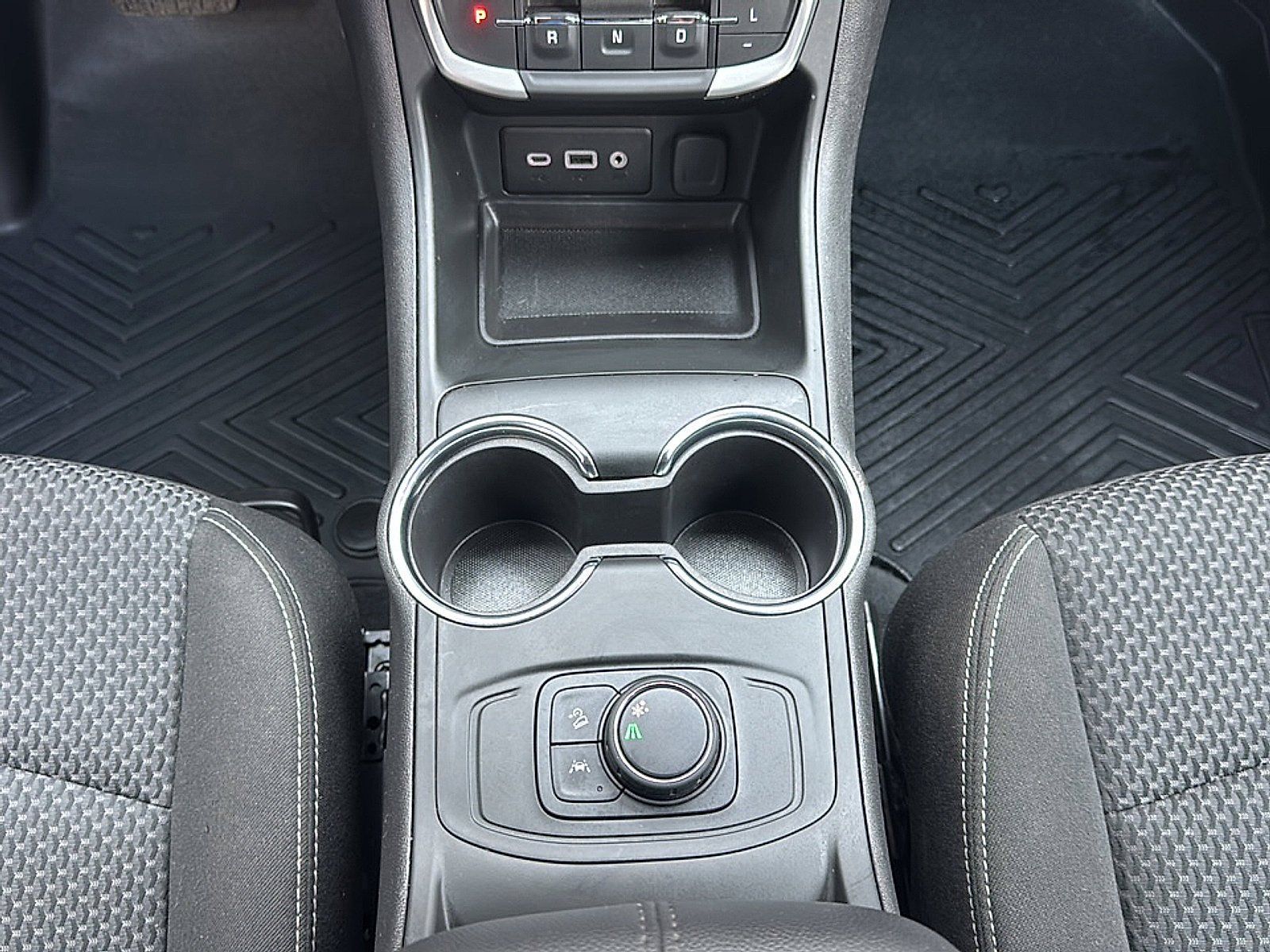 Used 2024 GMC Terrain SLE FWD image 35