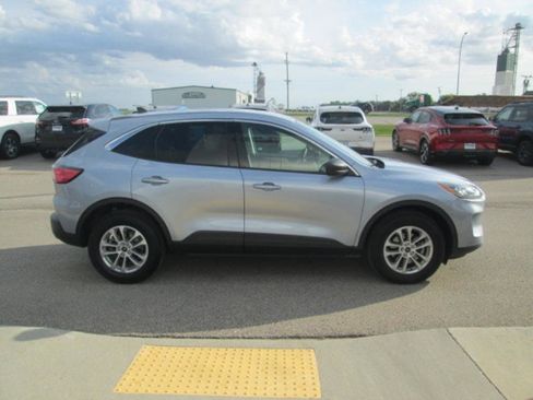Used 2022 Ford Escape SE w/ Cold Weather Package image 5