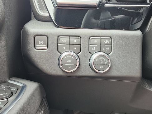New 2026 GMC Sierra 1500 SLT w/ SLT Premium Plus Package AWD/4WD image 19