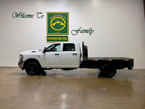 Used 2024 RAM 3500 Tradesman w/ Chrome Appearance Group image 5