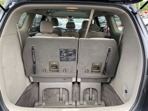 Used 2017 Kia Sedona LX image 5