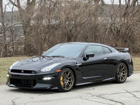 Used 2024 Nissan GT-R T-spec w/ T-Spec Takumi Edition image 1