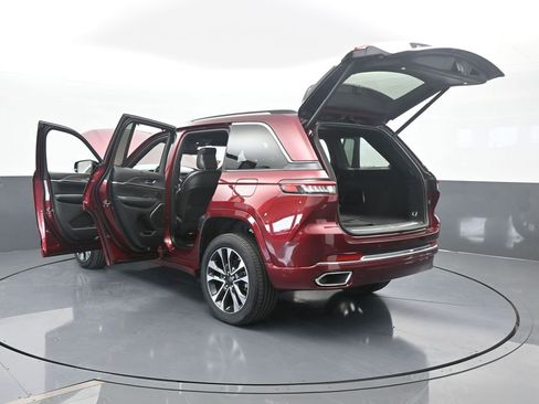 Used 2023 Jeep Grand Cherokee Overland w/ Luxury Tech Group IV image 80