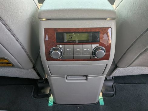 Used 2012 Toyota Highlander Limited w/ Tow Pkg FWD image 28
