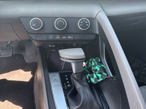 Used 2024 Hyundai Elantra SE FWD image 9