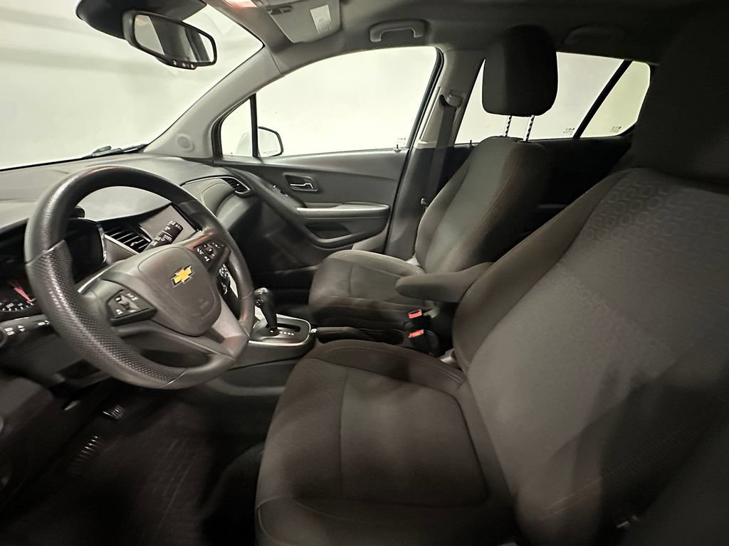 Used 2020 Chevrolet Trax LS w/ Tint and Cruise Package FWD image 3