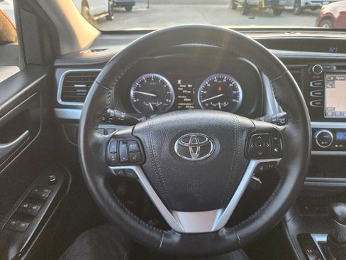 Used 2017 Toyota Highlander SE w/ Carpet Mat Package AWD/4WD image 25
