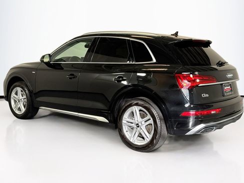 Used 2024 Audi Q5 e Premium w/ Convenience Package image 7