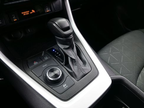 Used 2022 Toyota RAV4 XLE w/ Convenience Package image 23