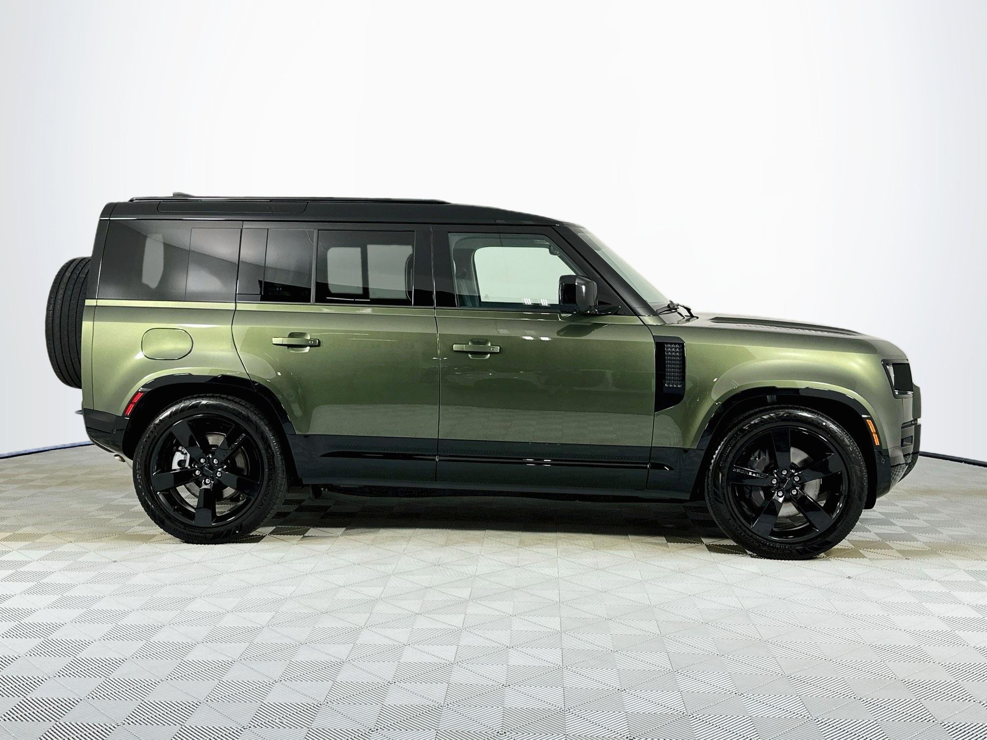 New 2026 Land Rover Defender 110 X-Dynamic SE AWD/4WD image 4