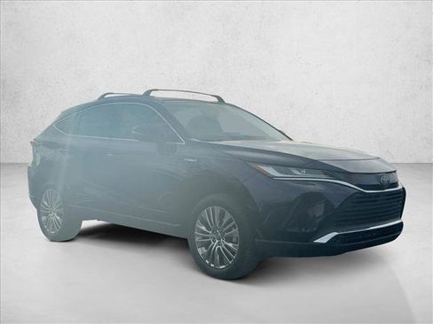 Used 2021 Toyota Venza XLE w/ Softex Package image 3