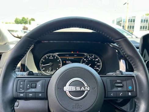 Certified 2023 Nissan Pathfinder SL w/ Black Appearance Package AWD/4WD image 12
