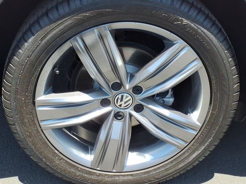 Used 2021 Volkswagen Tiguan SEL FWD image 10