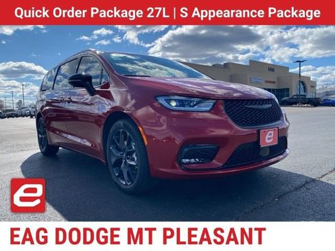 New 2026 Chrysler Pacifica Select w/ S Appearance Package image 1