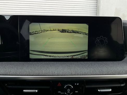 Used 2025 Nissan Kicks SV image 28