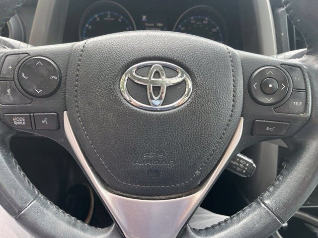 Used 2018 Toyota RAV4 XLE AWD/4WD image 16