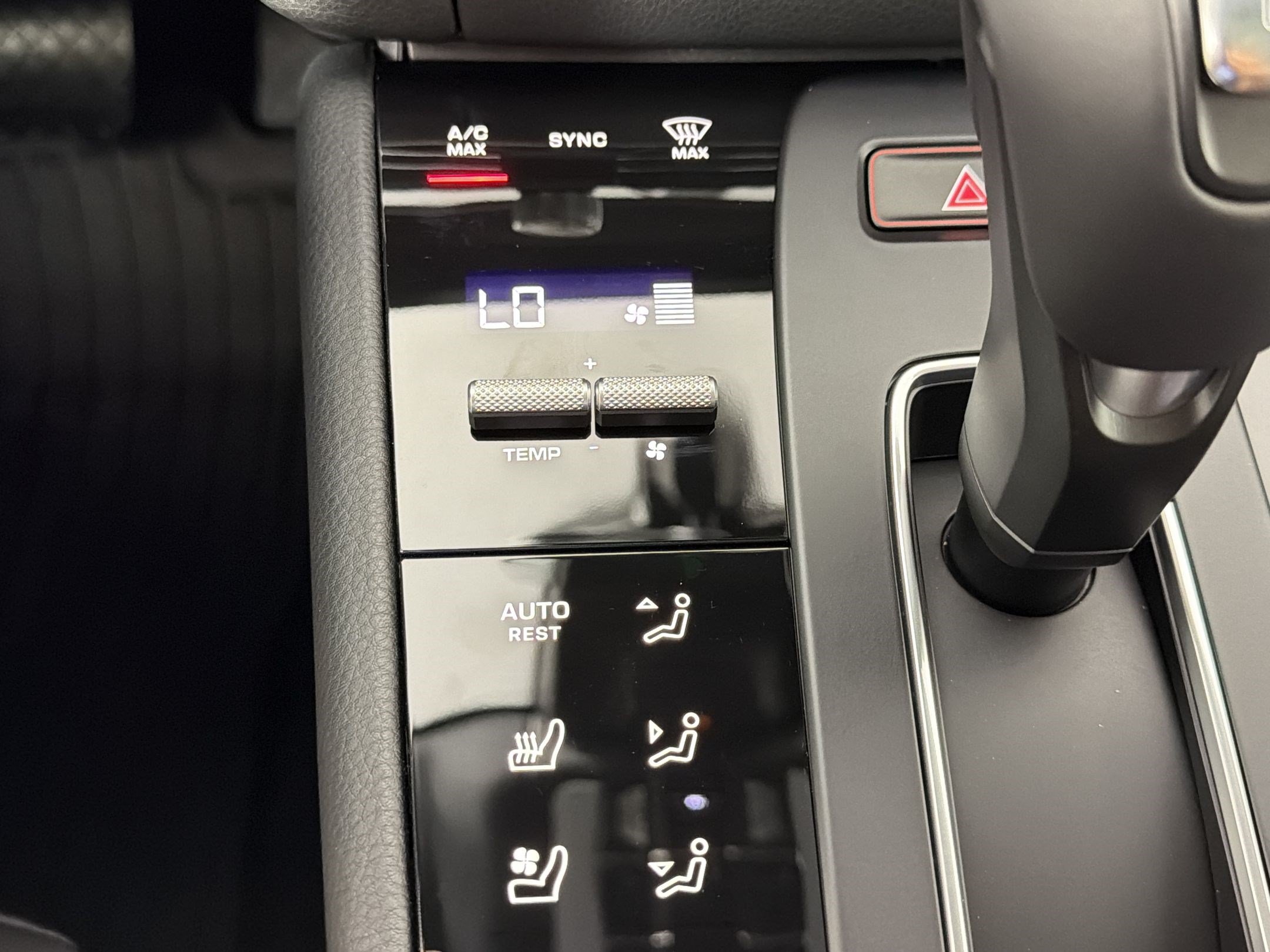 Used 2026 Porsche Macan AWD/4WD image 18