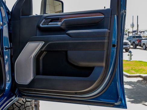 Used 2024 GMC Sierra 2500 Denali w/ Denali Reserve Package image 37