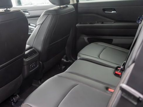 New 2026 Nissan Pathfinder SL image 8