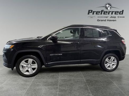 Used 2022 Jeep Compass Latitude w/ Convenience Group AWD/4WD image 9