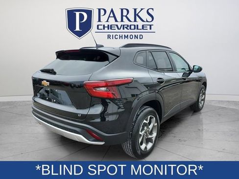 Certified 2025 Chevrolet Trax LT w/ LT Convenience Package image 8