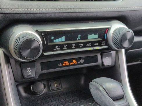 Used 2025 Toyota RAV4 LE AWD/4WD image 14