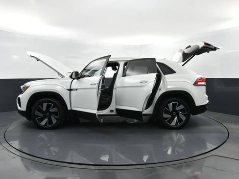 Used 2024 Volkswagen Atlas Cross Sport SE FWD image 47