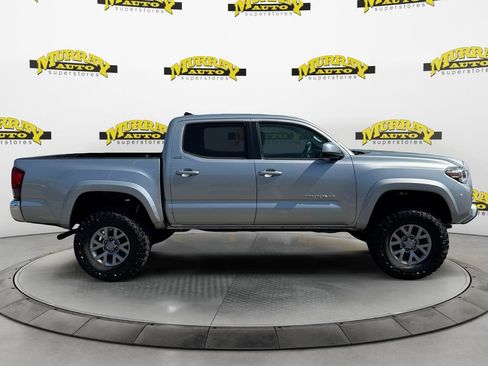 Used 2018 Toyota Tacoma SR5 w/ SR5 Appearance Package (SM) image 6