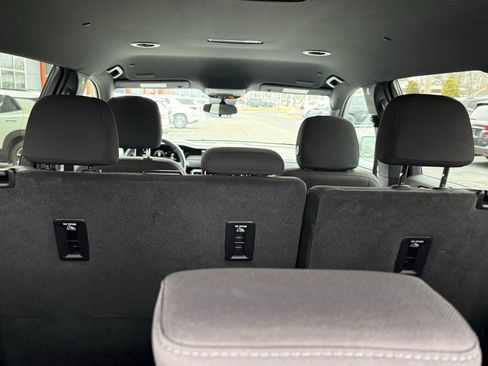 Used 2025 GMC Acadia Elevation image 17